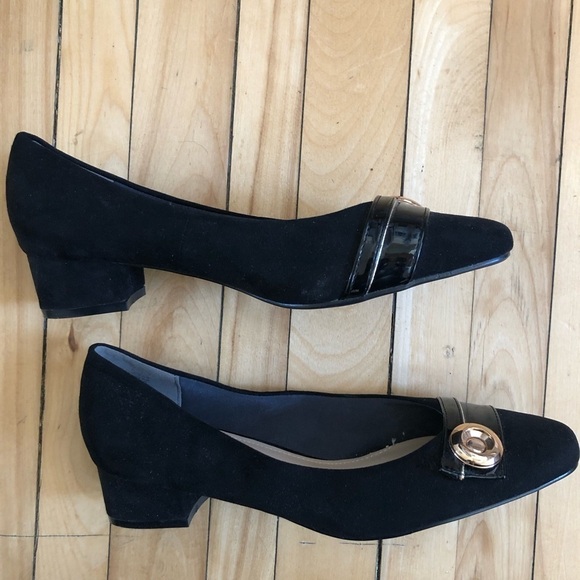 Sandra Vendetti Milan Faux Suede Low Heeled Pumps Size 8 - Picture 5 of 8